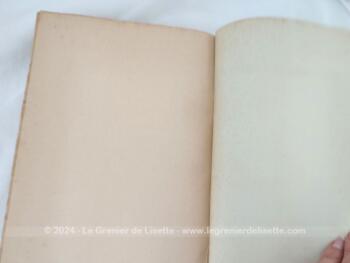 Sur 20.3 x 14 x 3 cm, voici un livre sur 514 pages au titre de 