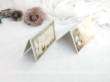 Voici un lot de 2 petits menus format chevalet et marque-place nominatif, avec à l'intérieur, le menu entièrement noté à la main à l'encre dorée. Ils dateraient des années 40.  De beaux documents prêts pour servir de décoration !