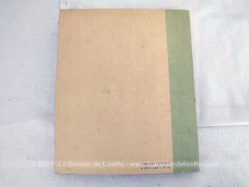 Sur 22 x 18 cm, voici un livre portant le titre de 