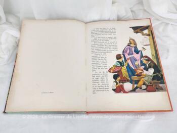 En très bon état, voici un ancien livre pour enfants au titre de 