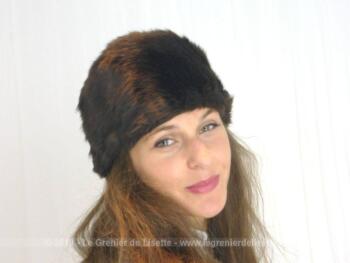 Voici une toque vintage en tissus 