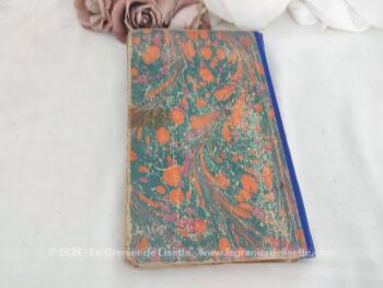 Datant de 1930, voici un livret recueil de plus de 100 feuillets mobiles, numérotés et datés, sur l'Histoire et la Géographie composant ce 