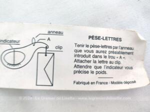 Pèse lettres de voyage vintage en laiton cadeau publicitaire « La Blanche Porte »