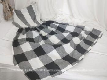 Belle robe vintage des années 60, réalisée dans deux beaux tissus, un tissus à rayures et à carreaux. Originale et unique. Taille 34.