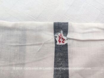 Belle robe vintage des années 60, réalisée dans deux beaux tissus, un tissus à rayures et à carreaux. Originale et unique. Taille 34.