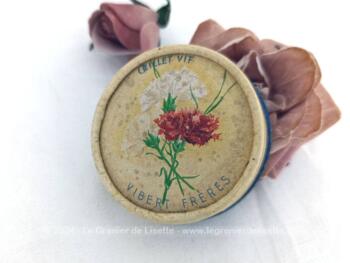 Vraiment tendance shabby, voici une ancienne boite cartonnée de 
