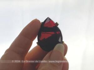 Belle broche grosse pampille grenat sertie métal doré