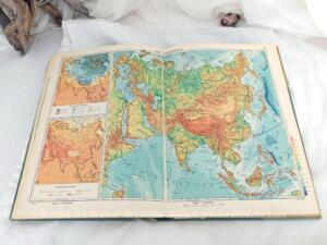 Nouvel Atlas Général de Bordas daté de 1959
