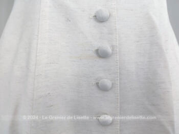 Voici une belle robe écru récente mais vraiment dans la tendance des années 50 avec ce modèle style 