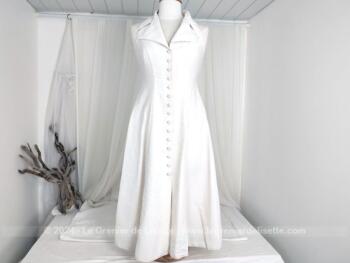 Voici une belle robe écru récente mais vraiment dans la tendance des années 50 avec ce modèle style 