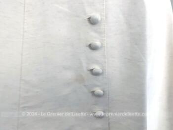 Voici une belle robe écru récente mais vraiment dans la tendance des années 50 avec ce modèle style 