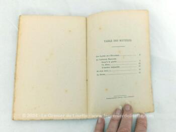 Voici un duo de petits livres de 11.5 x 17.5 x 0.6 cm  concernant les 