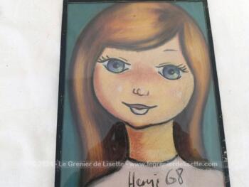Voici un duo de portraits d'enfants réalisée en pastel, habillé d'une vitre et scellé sur un carton par de l'adhésif noir. Ces portraits au traits naïfs sont signés 