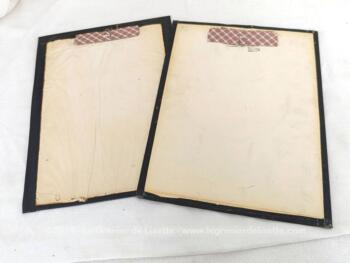 Voici un duo de portraits d'enfants réalisée en pastel, habillé d'une vitre et scellé sur un carton par de l'adhésif noir. Ces portraits au traits naïfs sont signés 