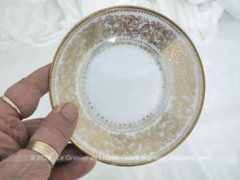 Datant des années 30/40, voici un duo  de tasses et sous-tasses assorties estampillées  