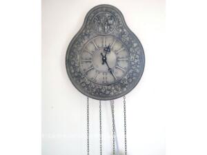 Superbe pendule étain avec balancier