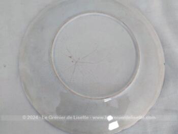 Superbe trio assiettes de collection de 20 cm de diamètre en barbotine issue des Faïenceries Onnaing, décorées de fleurs roses et feuillages avec une bordure contournée et ourlée d'un filet doré. Poinçon au dos forme 