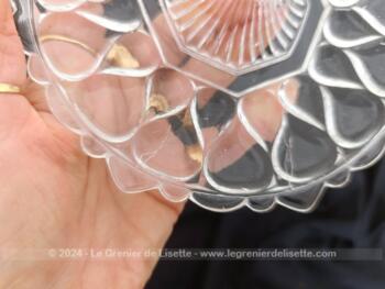 Voici un bougeoir rat de cave  et un autre bougeoir simple en verre très bien ouvragé aussi brillant que du cristal et très tendance shabby.