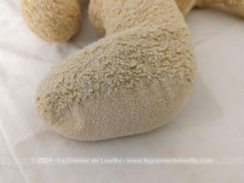 De la marque Cobico, voici un adorable ours en peluche beige au regard attachant réclamant tout plein de câlins pour un petit retour en enfance !