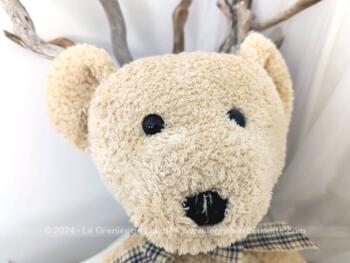 De la marque Cobico, voici un adorable ours en peluche beige au regard attachant réclamant tout plein de câlins pour un petit retour en enfance !