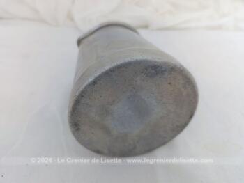 Voici un  petit pichet ancien en alu indiquant 3/4 L et estampillé 