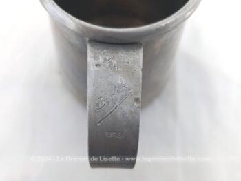 Voici un  petit pichet ancien en alu indiquant 3/4 L et estampillé 