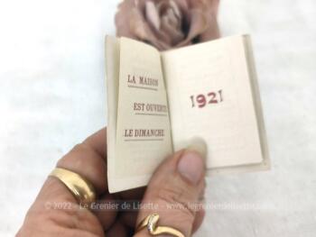 Âgé de plus de 104 ans, voici un almanach miniature centenaire pour l'année 1921, cadeau publicitaire offert par  la"Bijouterie Georges Pinçon" à Paris.