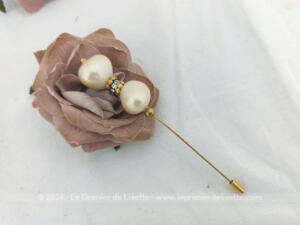 Epingle à chapeau fibule double perles nacrées anneau strass