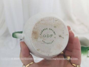 Voici un lot de 4 anciens crémiers dans des tons de vert sapin dégradés vers le blanc, en taille croissante et estampillé des Faïencerie Chauvigny GDF - France Granit. Pour une cuisine vintage !