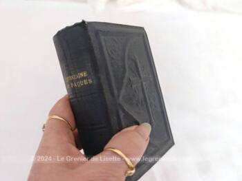 Voici un ancien petit missel de la Quinzaine de Pâques  à l'usage de Rome - Semaine Sainte avec les  Offices et explications avec sur chaque page, une partie en français et sur l'autre en latin. Vraiment très intéressant.