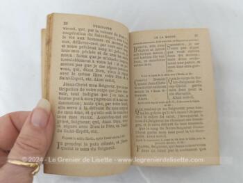 Voici un ancien petit missel de la Quinzaine de Pâques  à l'usage de Rome - Semaine Sainte avec les  Offices et explications avec sur chaque page, une partie en français et sur l'autre en latin. Vraiment très intéressant.