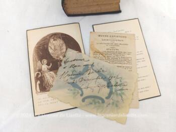 Voici un ancien petit missel de la Quinzaine de Pâques  à l'usage de Rome - Semaine Sainte avec les  Offices et explications avec sur chaque page, une partie en français et sur l'autre en latin. Vraiment très intéressant.