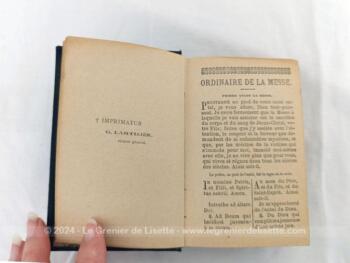 Voici un ancien petit missel de la Quinzaine de Pâques  à l'usage de Rome - Semaine Sainte avec les  Offices et explications avec sur chaque page, une partie en français et sur l'autre en latin. Vraiment très intéressant.