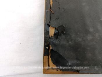 Sur 27 x 21 cm, voici un incroyable dessin de 9 x 14 cm datant du XIX°,  signé et portant au dos l'estampillé 