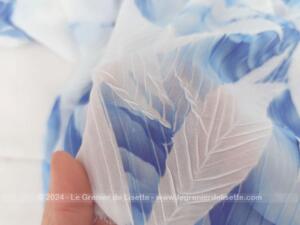 Long coupon tissus motifs bleus et plissés