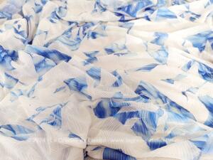 Long coupon tissus motifs bleus et plissés