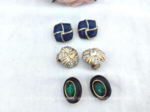 Trio paires boucles d’oreille vintages à pince perles, strass et dorures