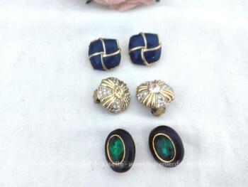 Bien originales, voici un  trio de paires de boucles d'oreille vintages à pince pour oreilles non percées, à détourner si on veut en décoration pour chaussures, cravates ou autres supers idées !