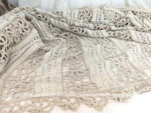 Magnifique ancien couvre-lit bandes crochet et dentelle