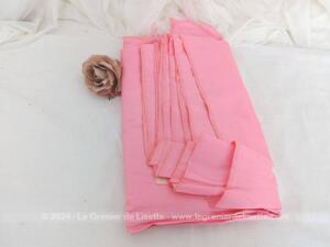 Ancien long coupon tissus soyeux rose