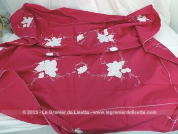 Originale nappe carrée coton rouge broderies et applications fleurs – Image 5