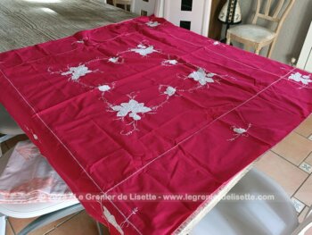 Originale nappe carrée coton rouge broderies et applications fleurs – Image 8