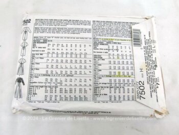 Datant des années 90, voici la pochette de patrons Simplicity n°7502 avec des modèles pour de superbes robes habillées ou de cérémonie . A vos aiguilles Mesdames !