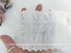 Beau ruban avec fronces doubles en broderie anglaise