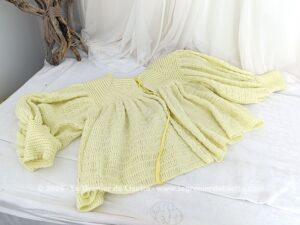 Douce liseuse vintage fait main laine jaune mimosa