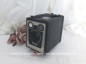 Ancien appareil photo Kodak Brownie Six-20 Model C