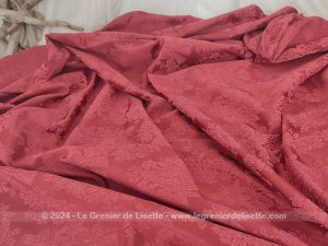 Coupon tissus ameublement  brocart texturé rouge uni
