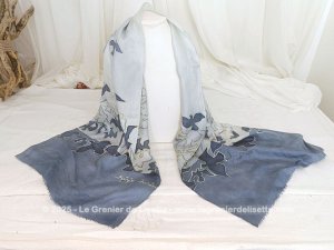 Belle étoile signée soie bleu gris et bleu pale motif oiseaux