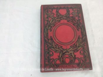 Avec une tranche dorée à l'or fin, voici un beau livre de la Bibliothèque des Ecoles et des Familles édité en 1898, écrit par Louise Mussat avec 3 romans, Le Champ d'Honneur, La Bien-Acquise et Les Fanfare, le tout sur 189 pages et illustré par 15 gravures.