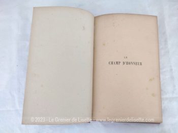 Avec une tranche dorée à l'or fin, voici un beau livre de la Bibliothèque des Ecoles et des Familles édité en 1898, écrit par Louise Mussat avec 3 romans, Le Champ d'Honneur, La Bien-Acquise et Les Fanfare, le tout sur 189 pages et illustré par 15 gravures.